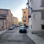 Empire - Konukevi Modena