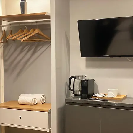 ゲストハウス Empire - 3*