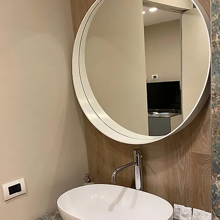 ゲストハウス Empire - モデナ