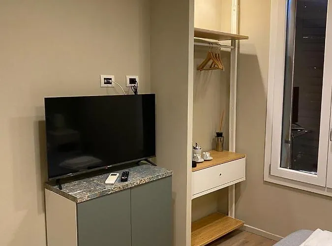 Πανσιόν Empire - Μόντενα